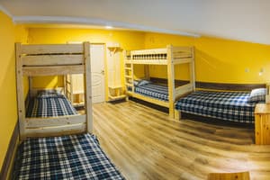 Хостел Alina Hotel&Hostel. Место в общем 6-местном номере  2