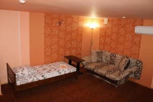 Мини-отель Мала Прага. Стандарт 4-местный  1