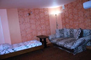 Мини-отель Мала Прага. Стандарт 4-местный  3