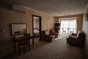 Отель Ужгород. Люкс двухместный с балконом 4