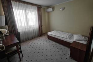 Отель Ужгород. Стандарт одноместный 3-местный твин 3